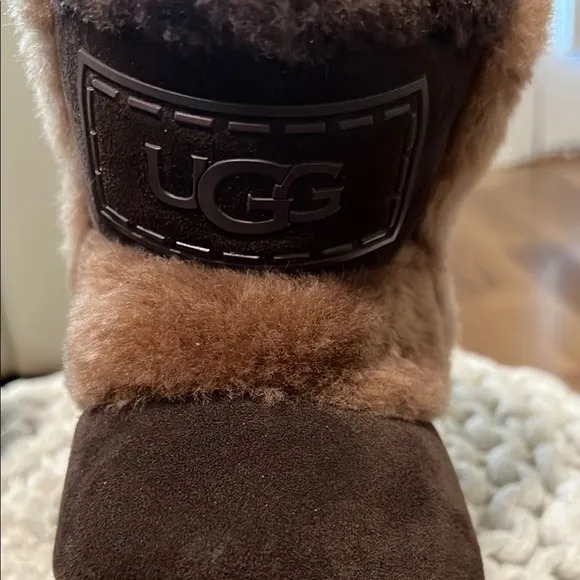 UGG Brown Shearling Boots. Used once. Size 8. Very good condition