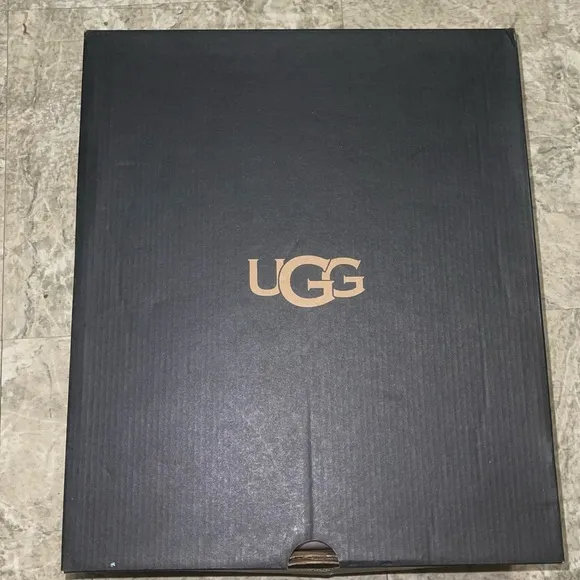 UGG Butte Boots – Men’s Size 7 (Gray)