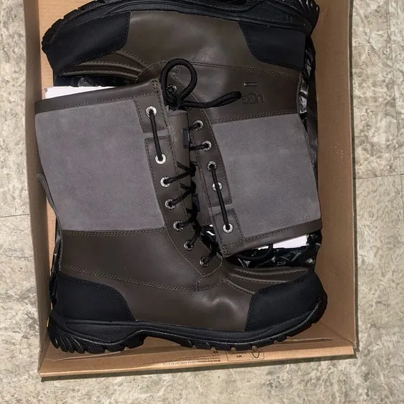 UGG Butte Boots – Men’s Size 7 (Gray)