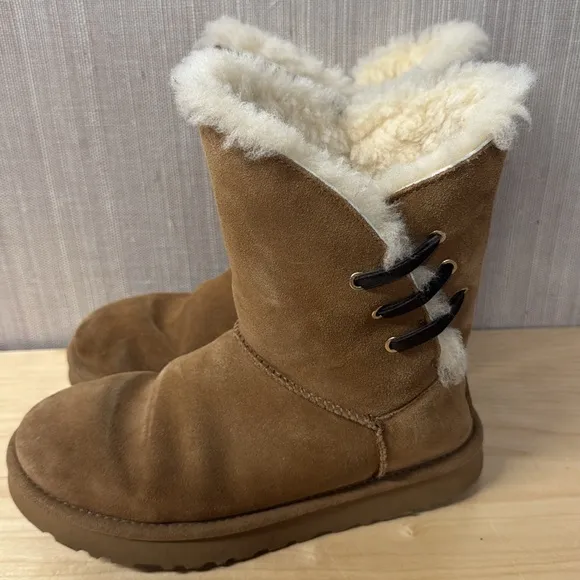 UGG Constantine Genuine Lamb Shearling Lined  Chestnut brown Size 7 Boots‎