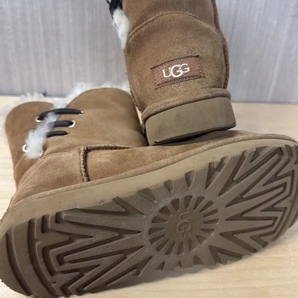 UGG Constantine Genuine Lamb Shearling Lined  Chestnut brown Size 7 Boots‎
