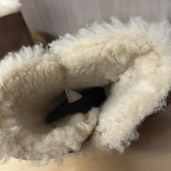 UGG Constantine Genuine Lamb Shearling Lined  Chestnut brown Size 7 Boots‎