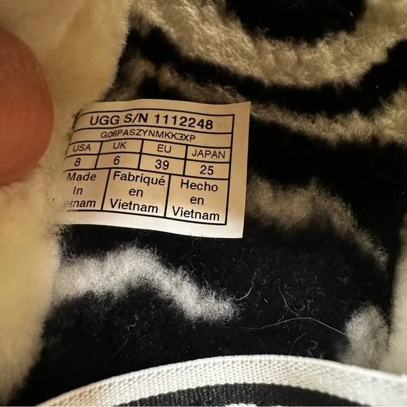UGG Fluff Yeah Slides Womens 8 Black White Zebra Print Fur