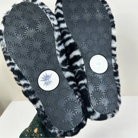 UGG Fluff Yeah Slides Womens 8 Black White Zebra Print Fur