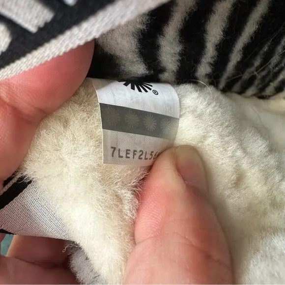 UGG Fluff Yeah Slides Womens 8 Black White Zebra Print Fur