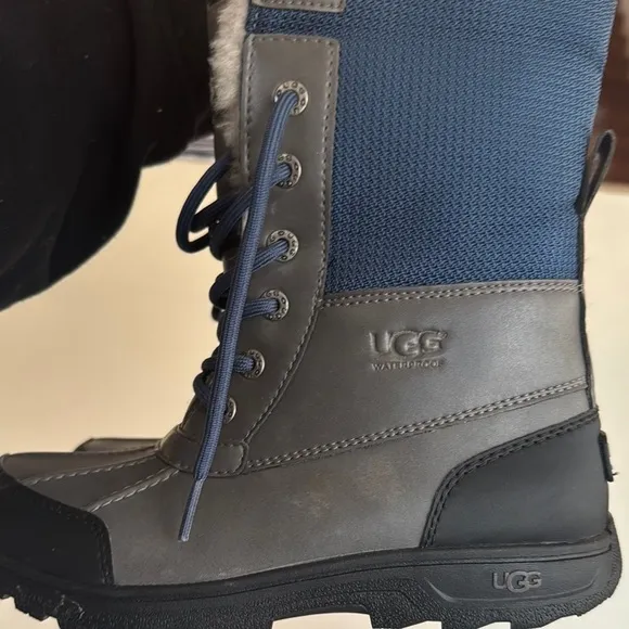 UGG Gray and Black Winter Boots Size 4