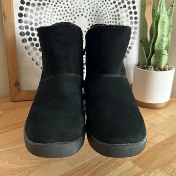 UGG Koolaburra Womens Shazi Short Suede Ankle Cold Weather Boots Size 7