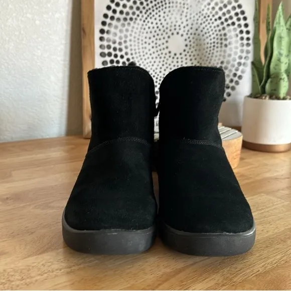 UGG Koolaburra Womens Shazi Short Suede Ankle Cold Weather Boots Size 7