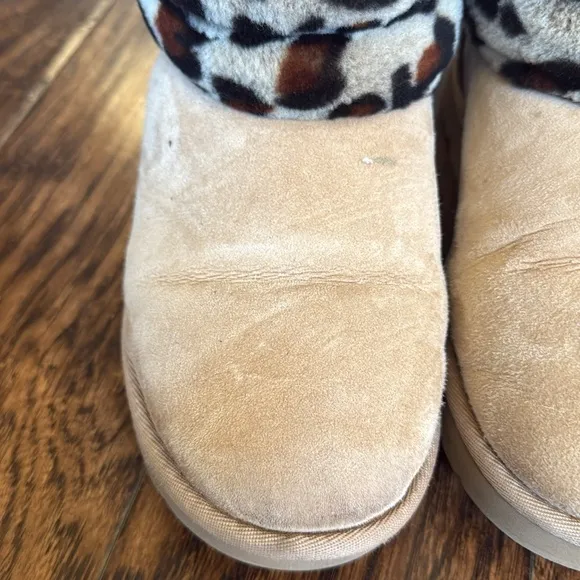 UGG Leopard Fluff mini quilted leopard boots, size 7