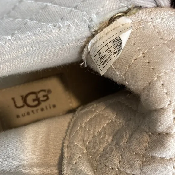 𝅺UGG size 7w cream dress wedge boots. Worn once. Perforated quilted design B13
