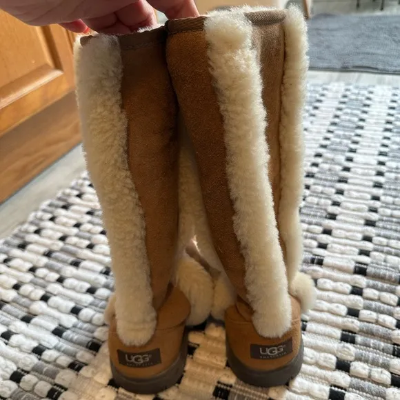 Ugg Sunburst Tall! Rare find!