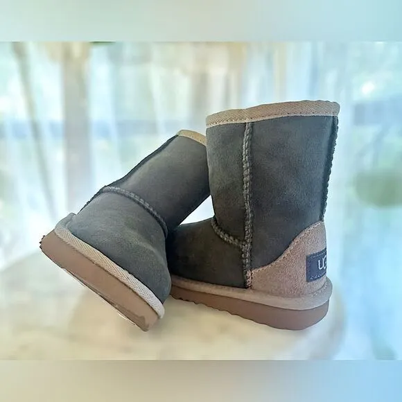 UGG Toddler Kids Classic Short II Boots Size 7