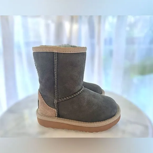UGG Toddler Kids Classic Short II Boots Size 7