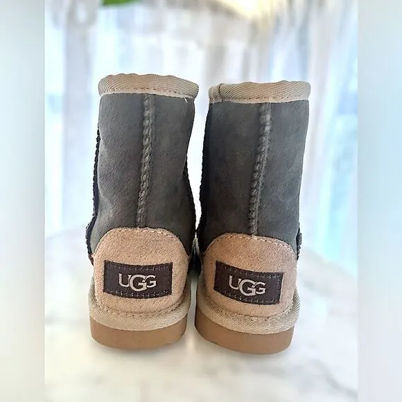 UGG Toddler Kids Classic Short II Boots Size 7