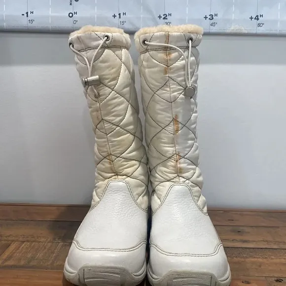 Ugg Vibram Women's Snowpeak White Quilted Sheep Skin Snow Winter Boots Sz 6