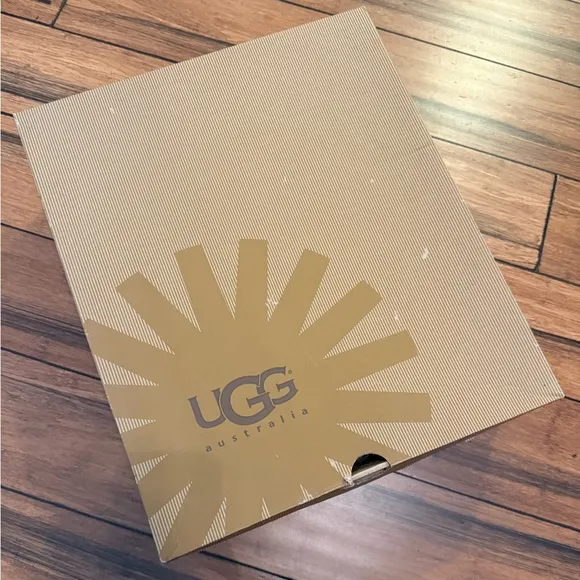 UGG Women's Bailey Button Triplet Grey Sheepskin Boot