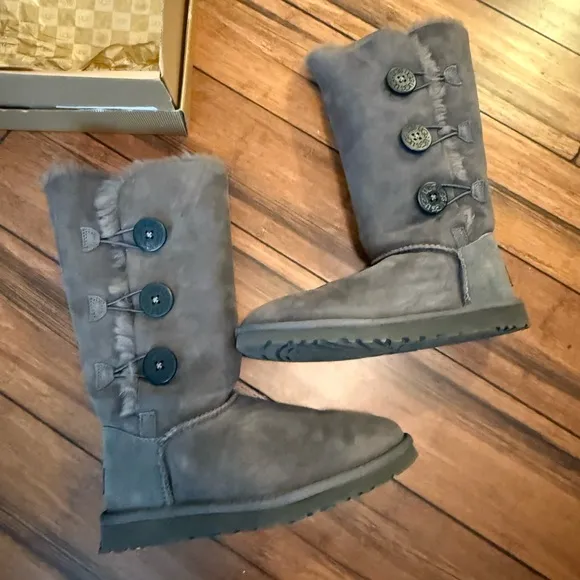 UGG Women's Bailey Button Triplet Grey Sheepskin Boot