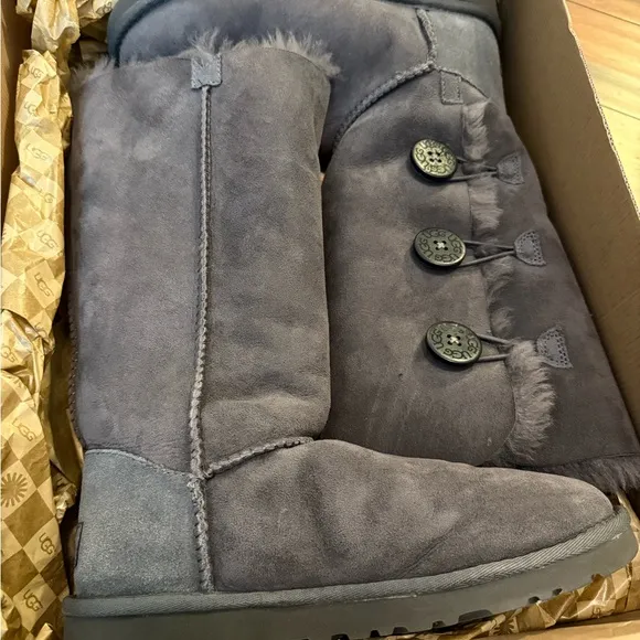 UGG Women's Bailey Button Triplet Grey Sheepskin Boot