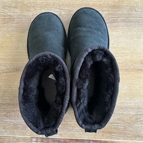 UGG Women’s Classic Mini ll Black Ankle Boot Shearling Sheepskin