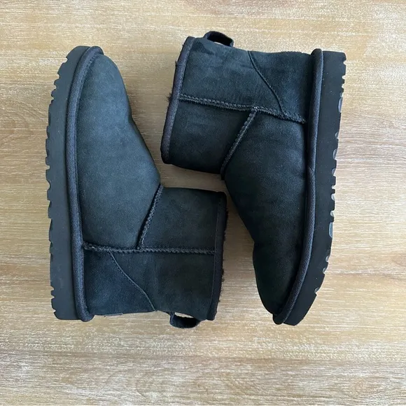 UGG Women’s Classic Mini ll Black Ankle Boot Shearling Sheepskin
