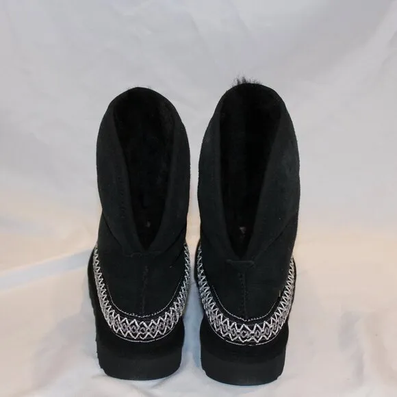 UGG WOMEN'S CLASSIC SHORT CRESCENT SUEDE SHEARLING‎ LINED BOOTS BLACK