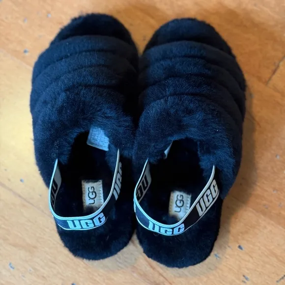 UGG Women’s Fluff Yeah Slides, Black, Size 7