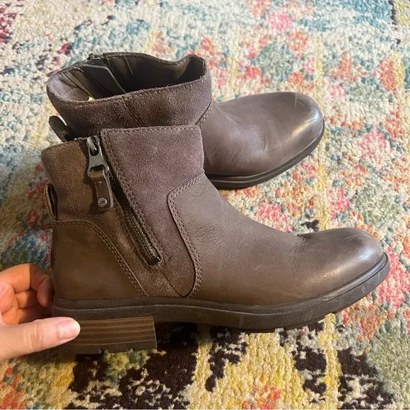 UGG Women's Harrison Zip Boot size 8