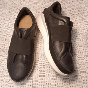 UGG women's 'Libu' black leather platform slip-on fashion sneakers sz 9