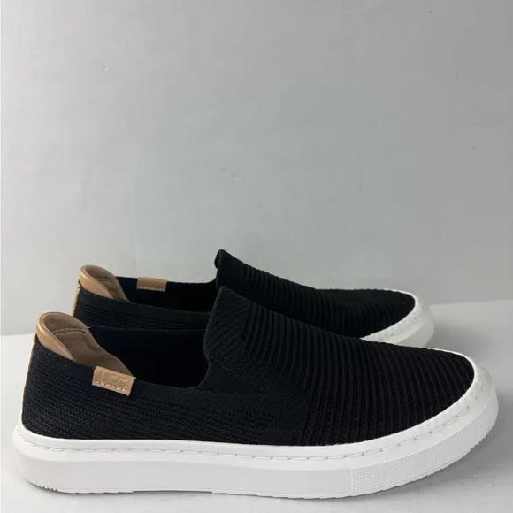 UGG Women’s Sammy Sz 9 Slip-on Sneaker Navy Blue Ribbed Knit.