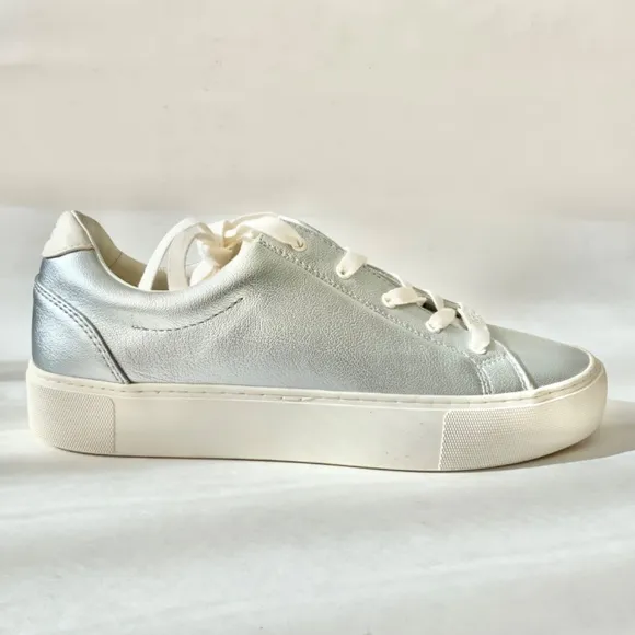UGG ZILO Metallic Silver Leather Sneakers Trainers COMFORTABLE FLAT SHOE 9.5