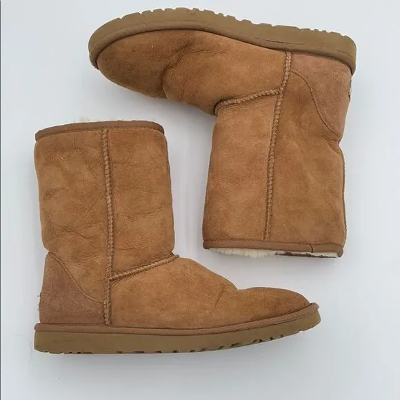 UGG in classic chestnut brown suede leather wool shearling lined Womans size 8