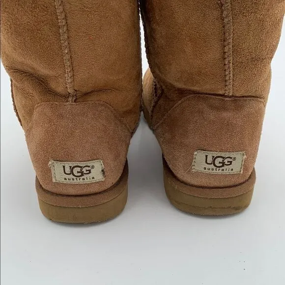 UGG in classic chestnut brown suede leather wool shearling lined Womans size 8