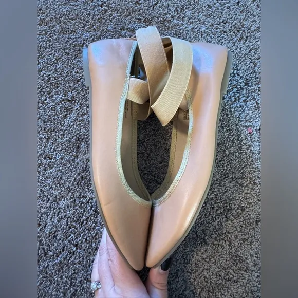 URBAN OUTFITTERS, size 8, ballet flats, elastic strap, excellent condition