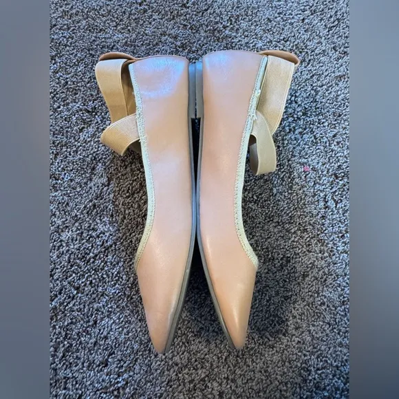 URBAN OUTFITTERS, size 8, ballet flats, elastic strap, excellent condition