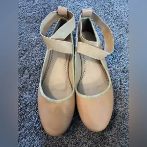 URBAN OUTFITTERS, size 8, ballet flats, elastic strap, excellent condition