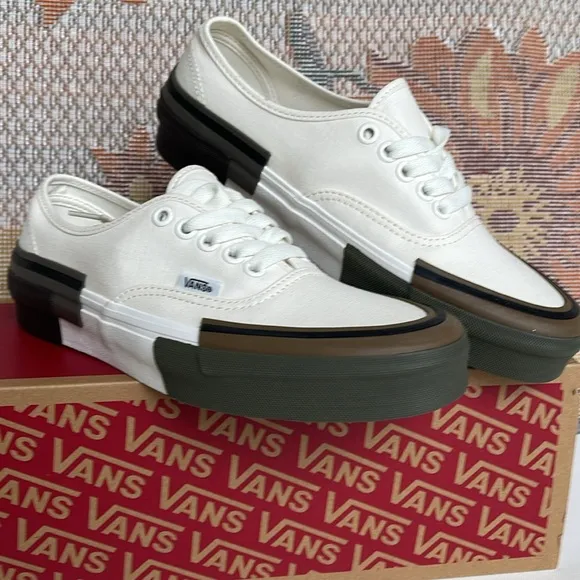 Vans WMNS Authentic RearrangeUtility Block Blanc De BIackVN000CSAJVYSneakers