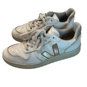 Veja V-10 Bicolor White/Gold Metallic Low-Top Size 8 Casual Fashion Sneakers.