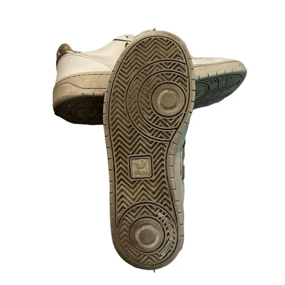 Veja V-10 Bicolor White/Gold Metallic Low-Top Size 8 Casual Fashion Sneakers.