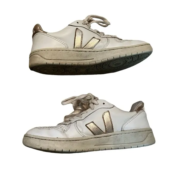 Veja V-10 Bicolor White/Gold Metallic Low-Top Size 8 Casual Fashion Sneakers.