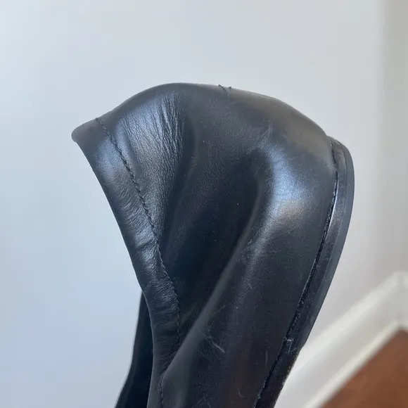 VERA WANG Leather Crystal Embellishments Ballet Flats