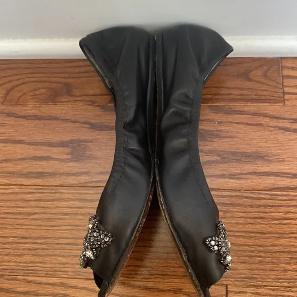 VERA WANG Leather Crystal Embellishments Ballet Flats