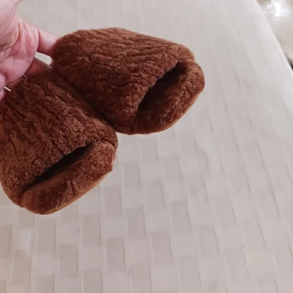 Veronica  Beard Desiree Genuine Shearling Slides Sandals