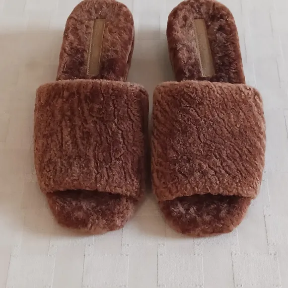 Veronica  Beard Desiree Genuine Shearling Slides Sandals