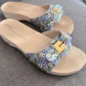 VERONICA BEARD X DR SCHOLLS RETRO FLORAL SLIDES