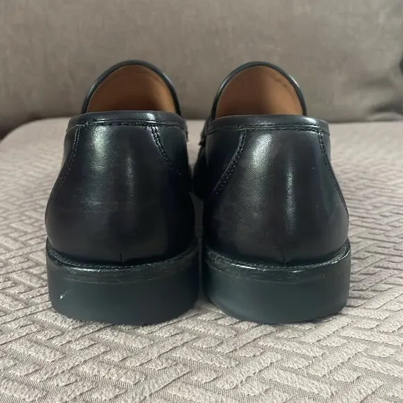 VGUC Ferragamo black leather loafers size 7.5