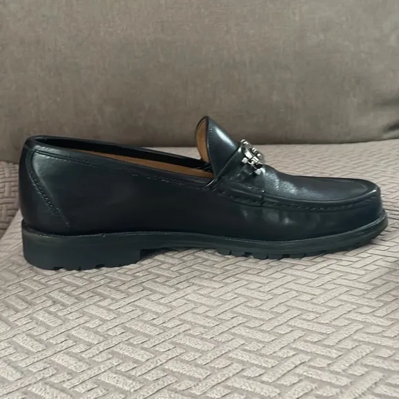 VGUC Ferragamo black leather loafers size 7.5