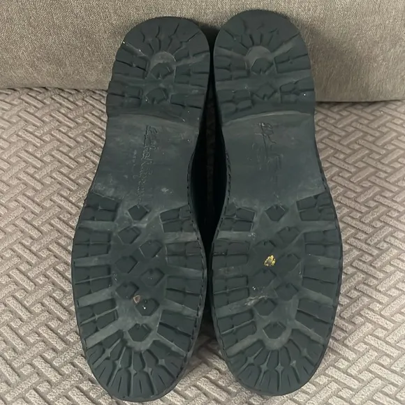 VGUC Ferragamo black leather loafers size 7.5
