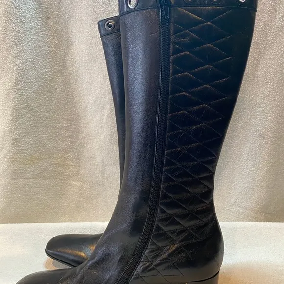 Via Spiga Quilted real leather black nwt boots