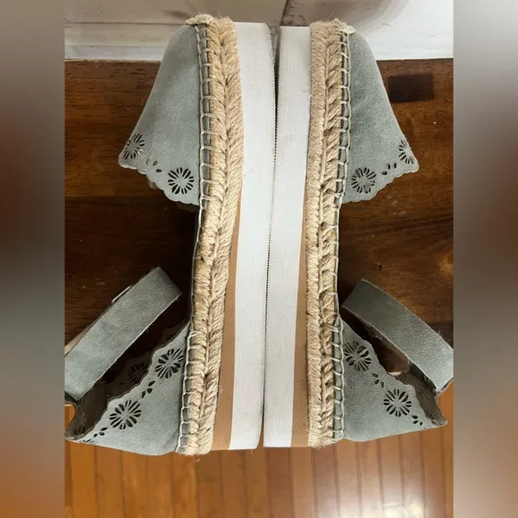 Vince Camuto Breshan Espadrilles in Mint.  Size 6