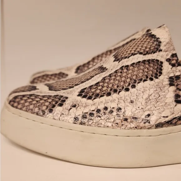 VINCE Women's Saxon 2 Snake Embossed Slip On Sneakers, Taupe, Blk/Tan Size 8.5